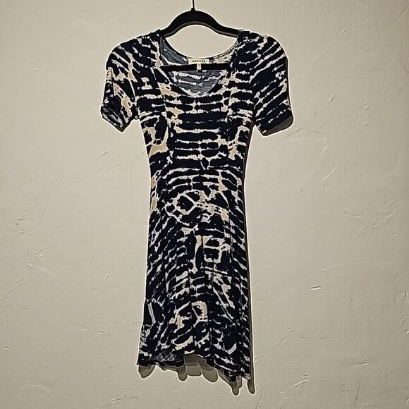 Monteau Dresses & Skirts - Monteau short sleeve dress